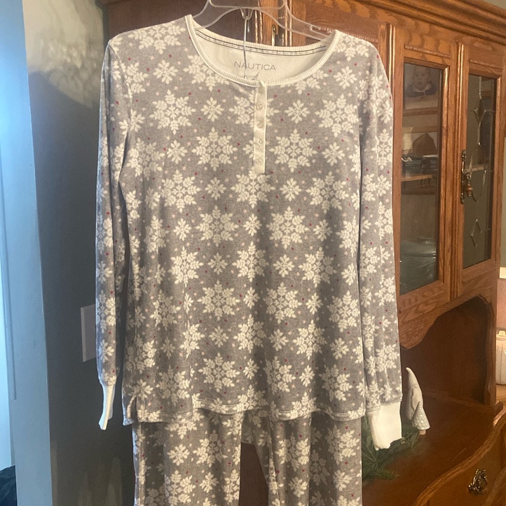 Size medium gently used Nautica velour  pajamas.